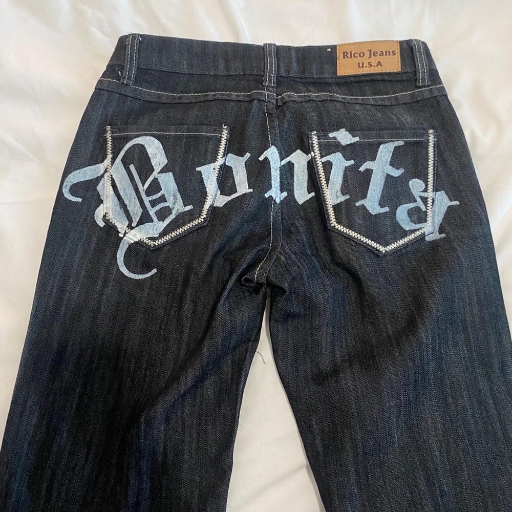 Spray Paint “Bonita” on back pocket baggy low rise straight legged jeans